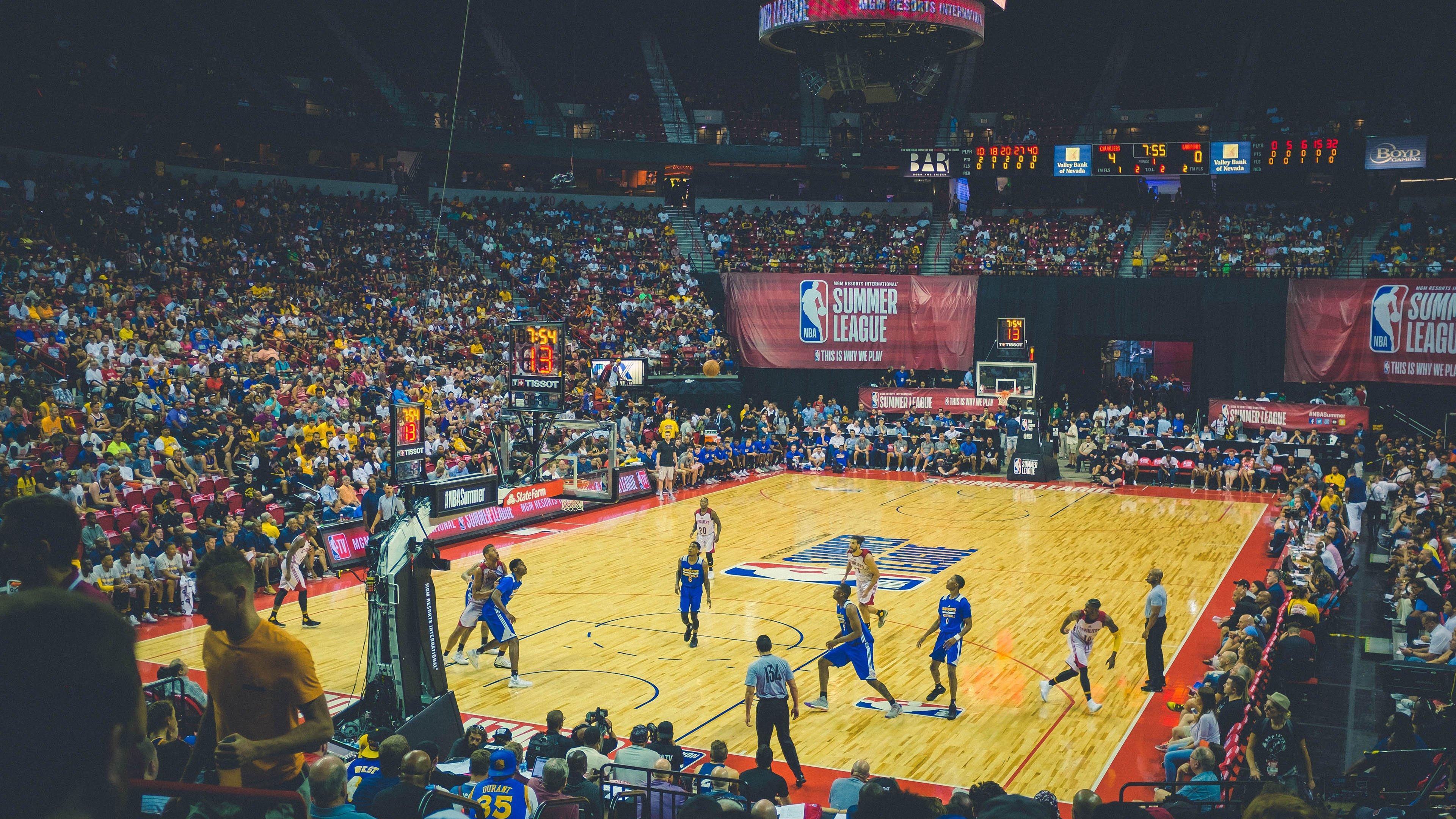 2025年NBA赛季半程盘点,球队优缺点深度解析,湖人火箭奇招频出,快船陷后悔漩涡